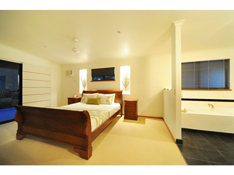 26 Hamilton Avenue, Cannonvale QLD 4802