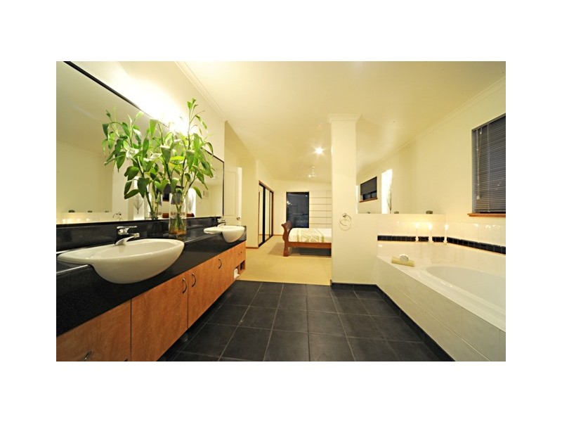 26 Hamilton Avenue, Cannonvale QLD 4802