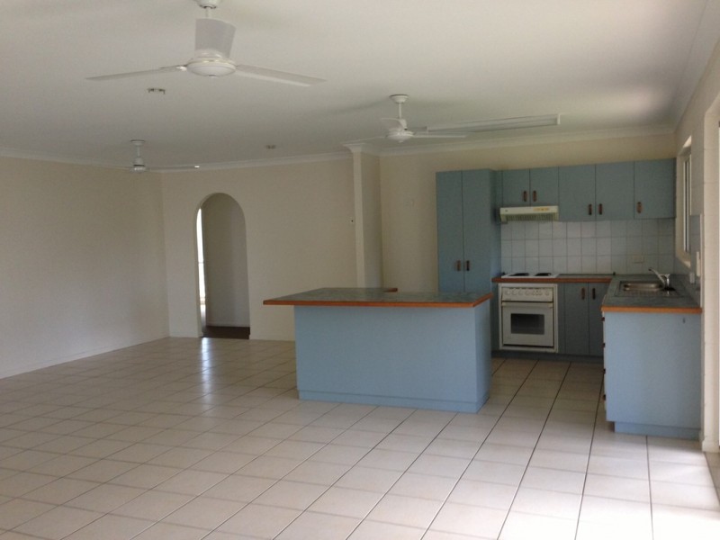 8 Jones Road, Cannonvale QLD 4802