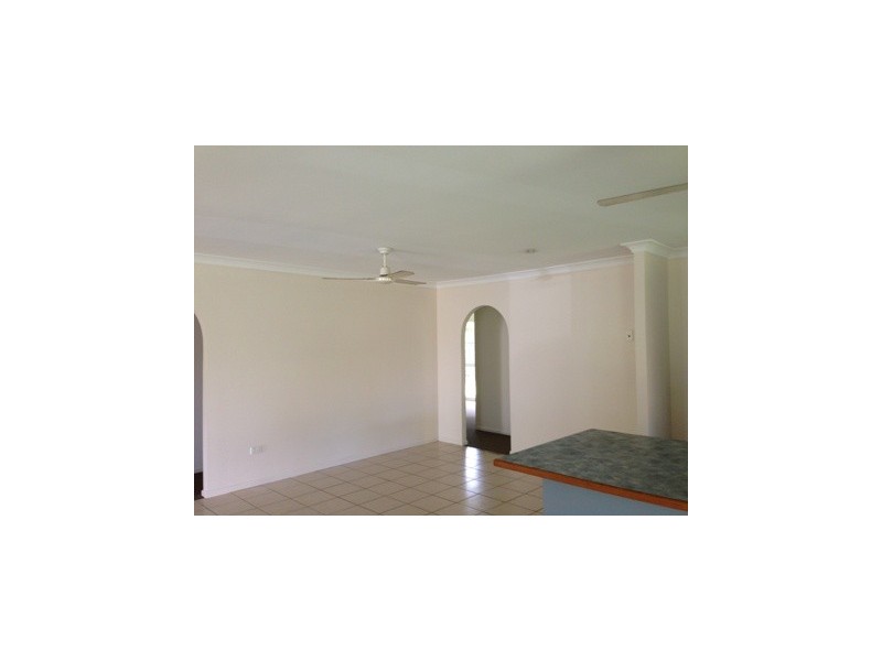 8 Jones Road, Cannonvale QLD 4802