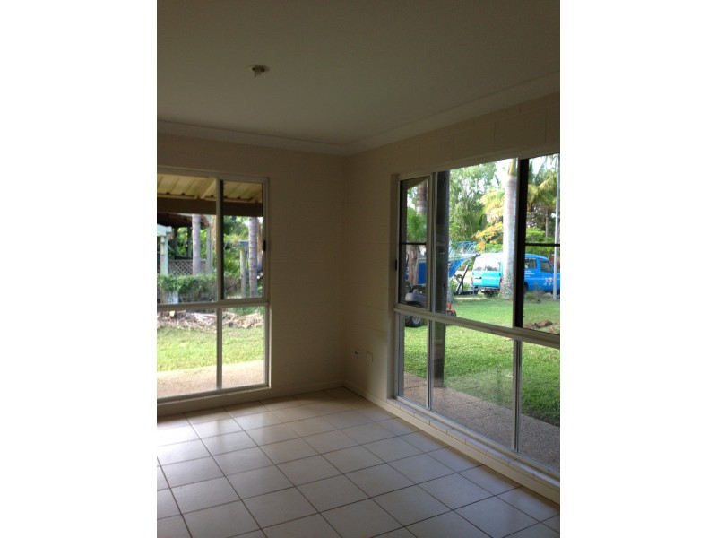 8 Jones Road, Cannonvale QLD 4802