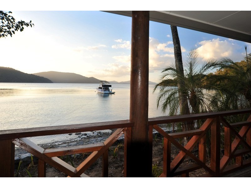 13 Palm Bay, Airlie Beach QLD 4802