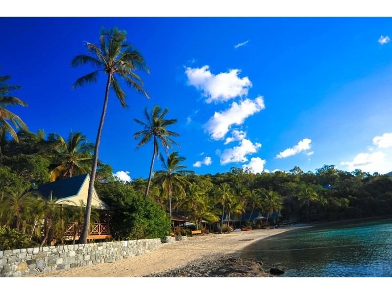 13 Palm Bay, Airlie Beach QLD 4802