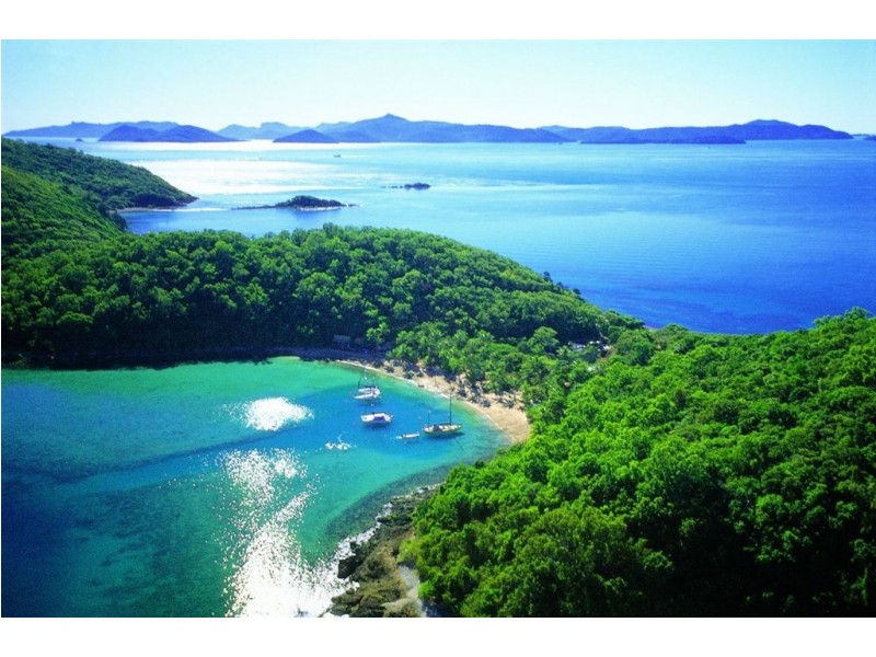 13 Palm Bay, Airlie Beach QLD 4802