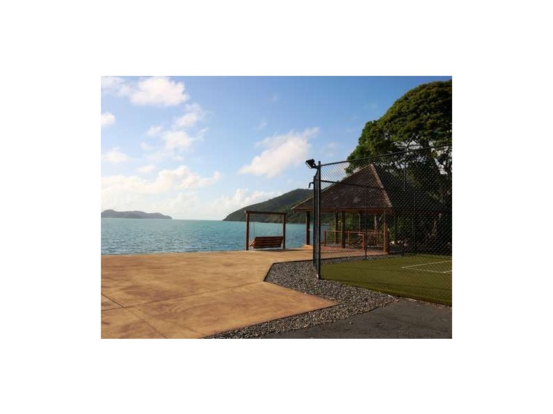 13 Palm Bay, Airlie Beach QLD 4802