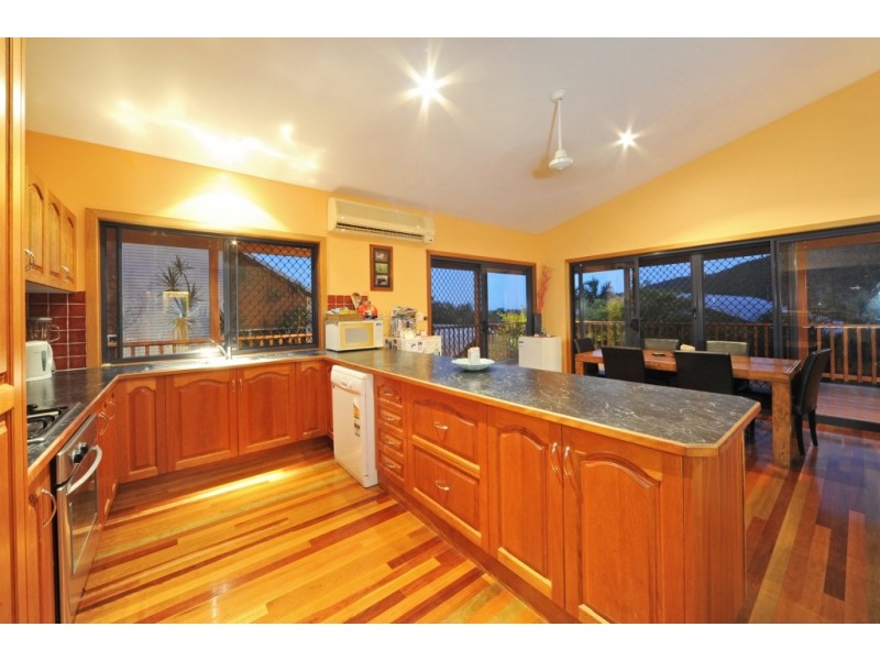 11 Hamilton Avenue, Cannonvale QLD 4802