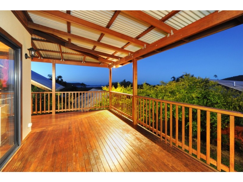 11 Hamilton Avenue, Cannonvale QLD 4802