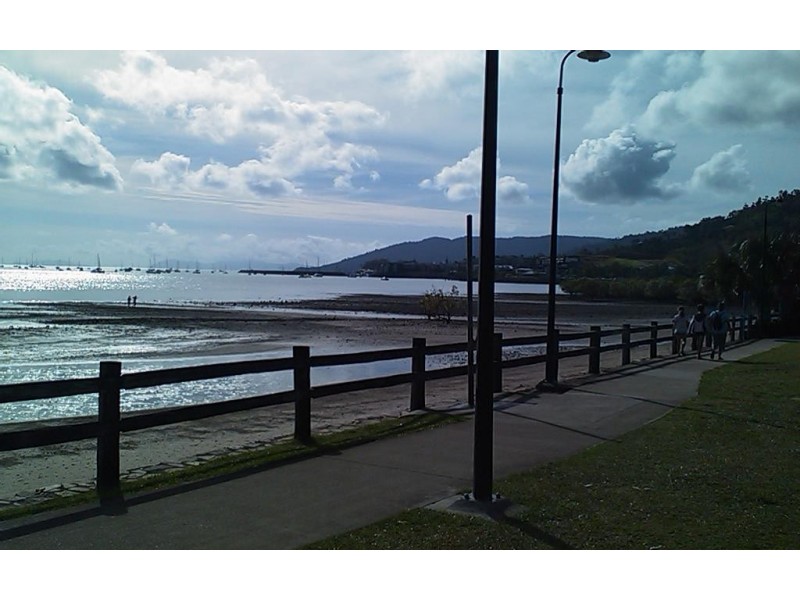 7/14 Beach Rd, Cannonvale QLD 4802