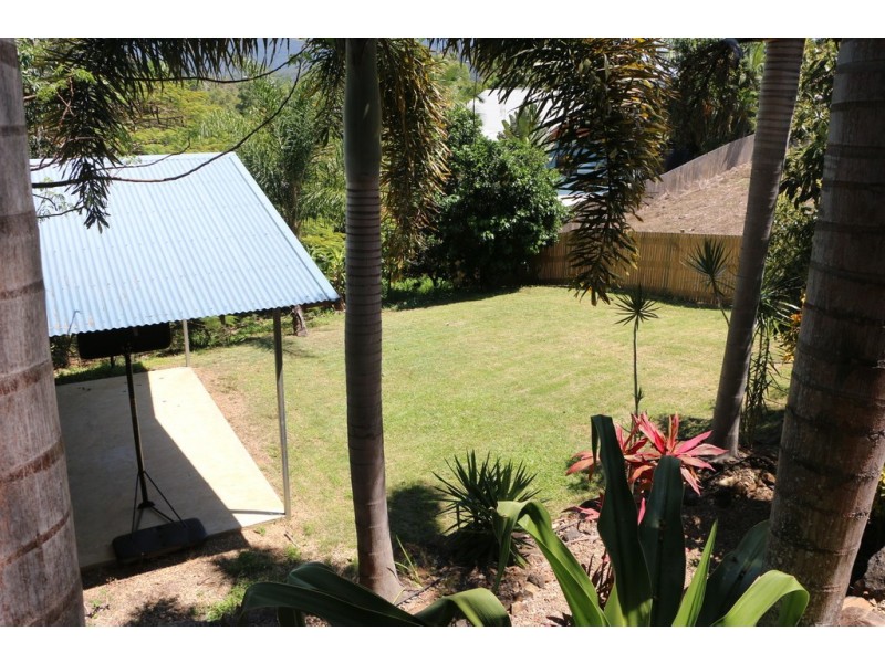 60 Country Road, Cannonvale QLD 4802