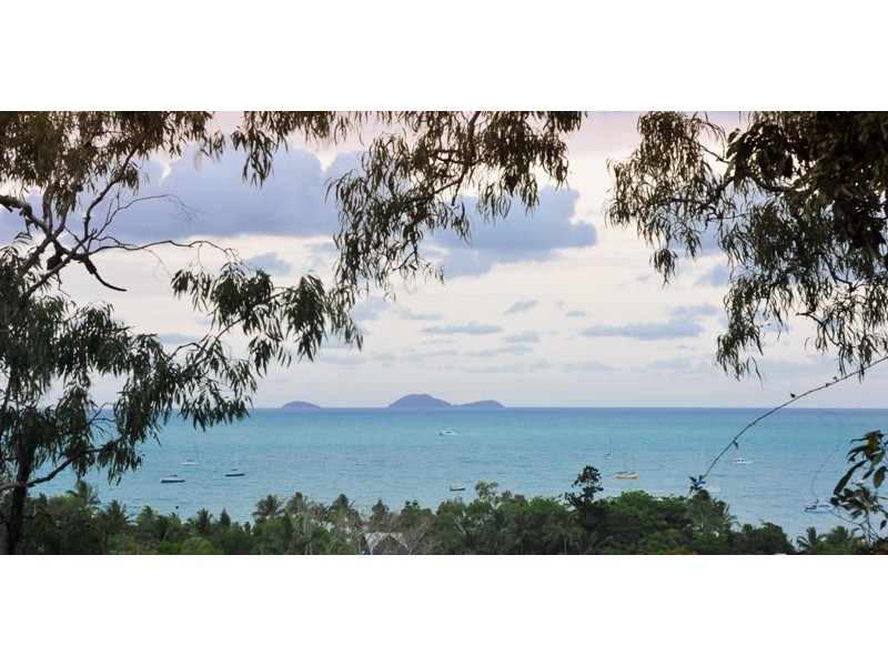 33 Stonehaven Court, Airlie Beach QLD 4802