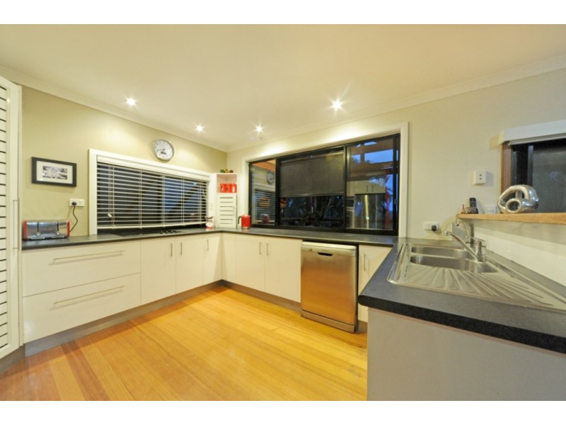 4 Daydream Court, Cannonvale QLD 4802