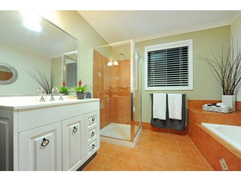 4 Daydream Court, Cannonvale QLD 4802