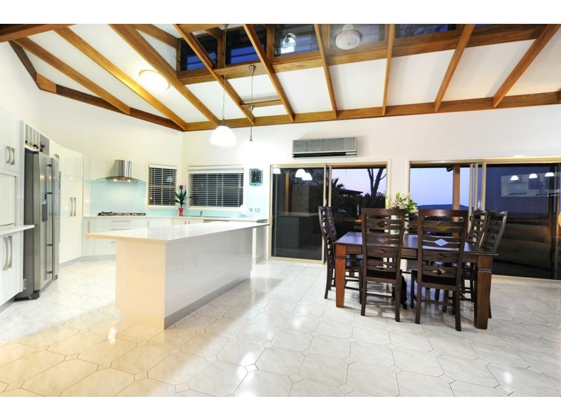 7 Country Road, Cannonvale QLD 4802