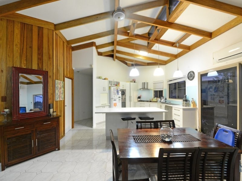 7 Country Road, Cannonvale QLD 4802