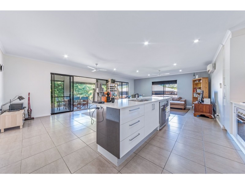 5 Jonquill Court, Cannonvale QLD 4802