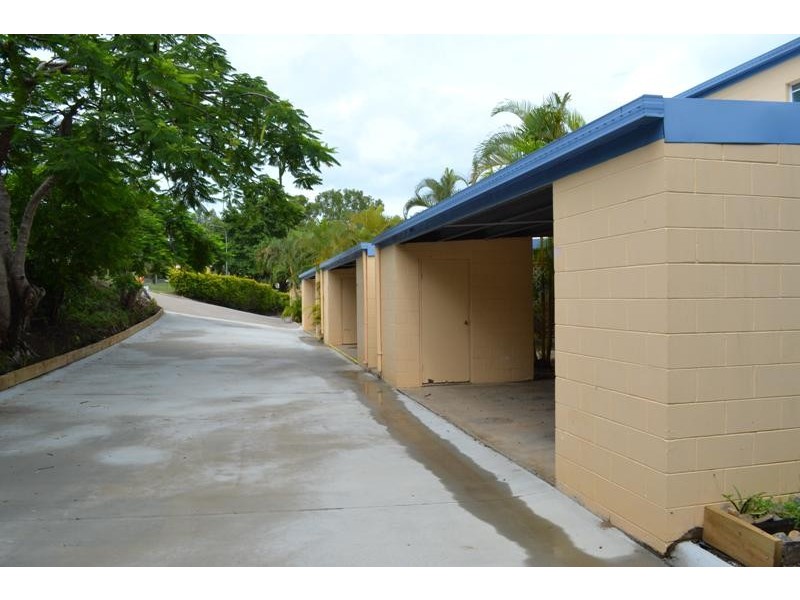 2/11 Island Drive, Cannonvale QLD 4802