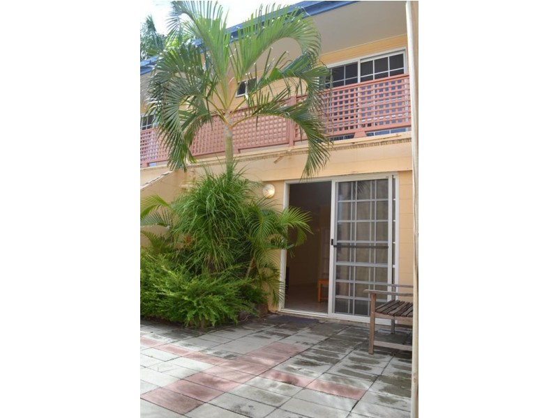 2/11 Island Drive, Cannonvale QLD 4802