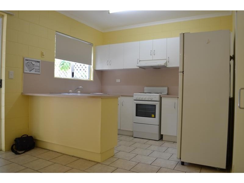 2/11 Island Drive, Cannonvale QLD 4802