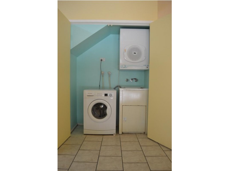 2/11 Island Drive, Cannonvale QLD 4802