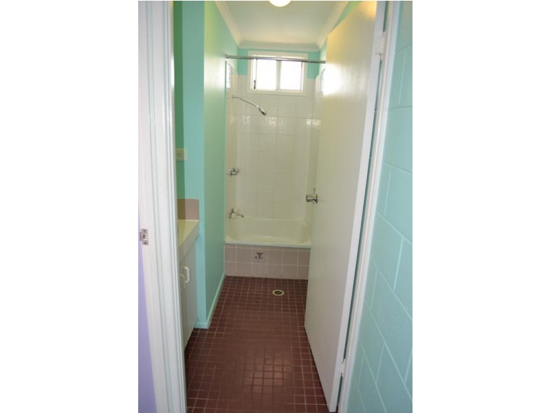 2/11 Island Drive, Cannonvale QLD 4802