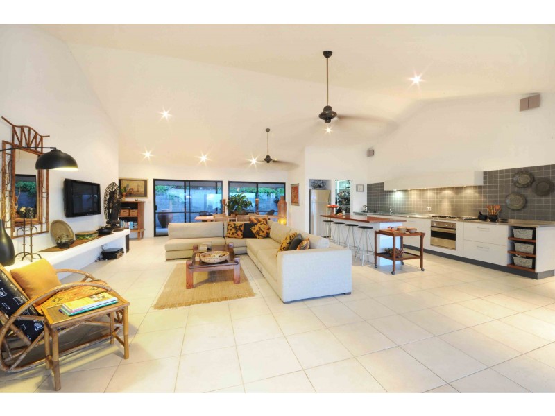 58 Ridgeview Road, Cannonvale QLD 4802