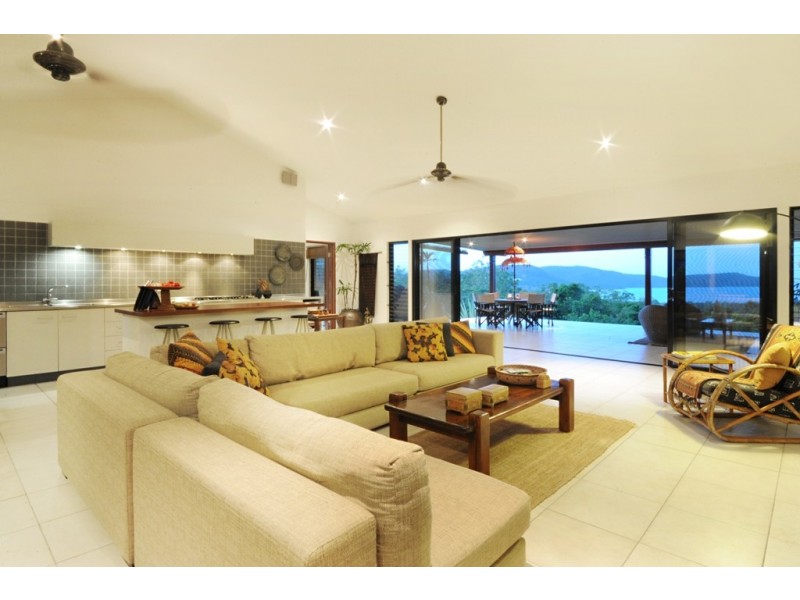 58 Ridgeview Road, Cannonvale QLD 4802
