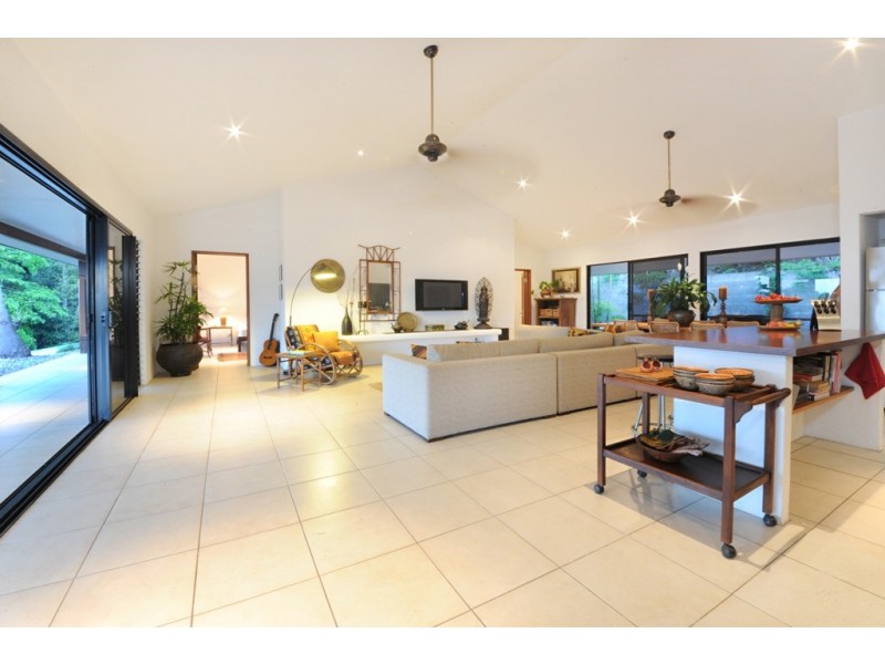 58 Ridgeview Road, Cannonvale QLD 4802