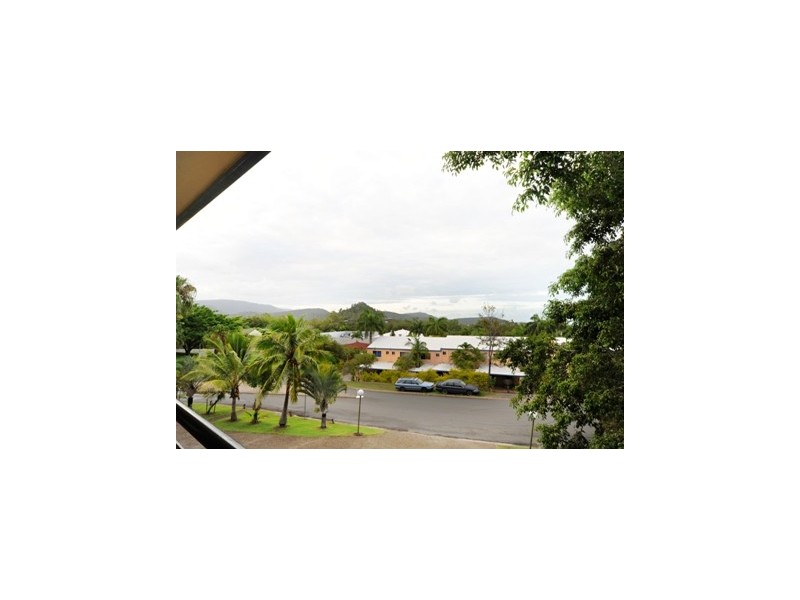 8/2 Eshelby Drive, Cannonvale QLD 4802