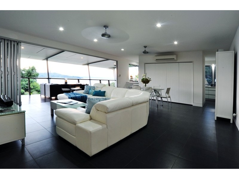 5 Harbour Avenue, Shute Harbour QLD 4802