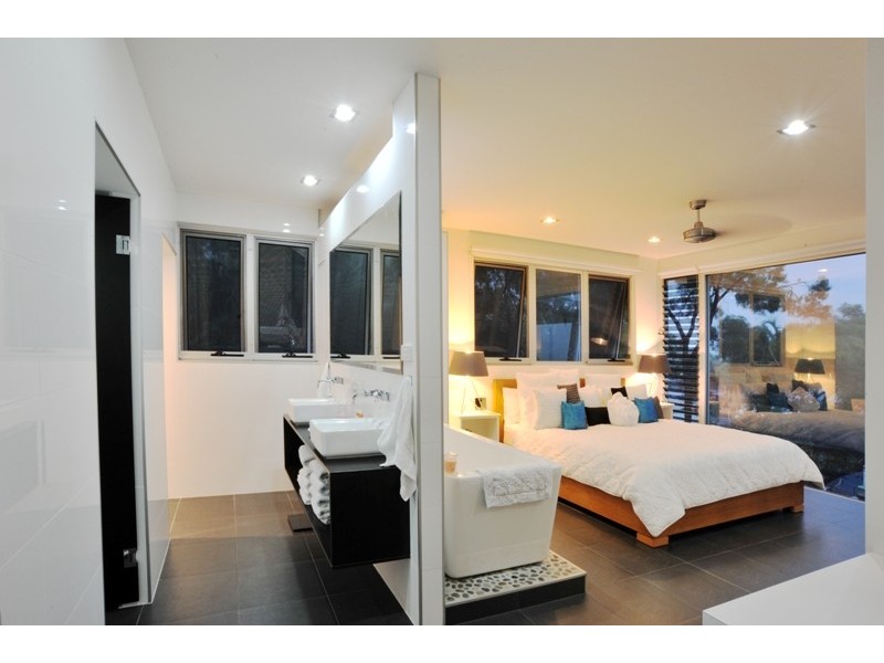 5 Harbour Avenue, Shute Harbour QLD 4802