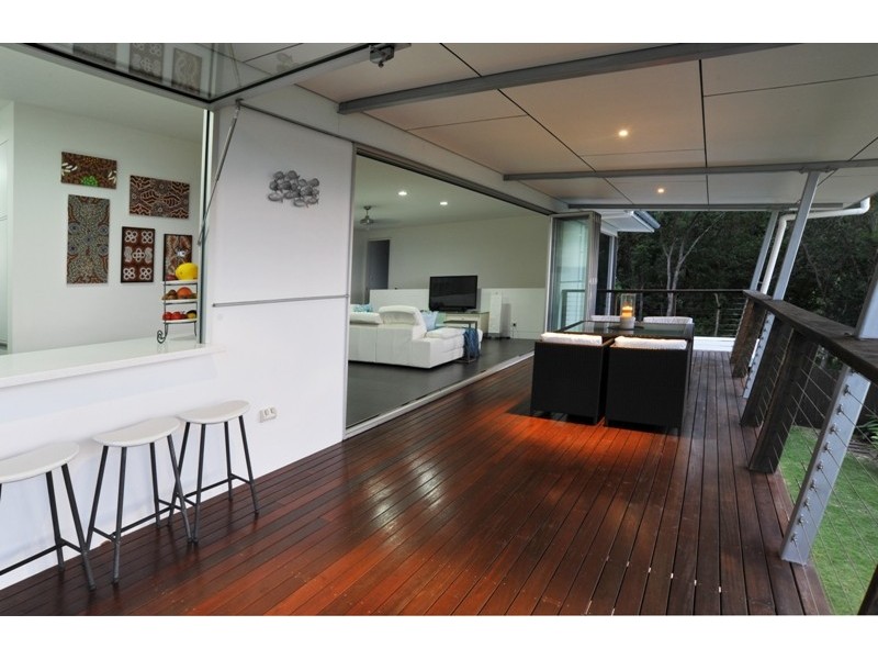 5 Harbour Avenue, Shute Harbour QLD 4802