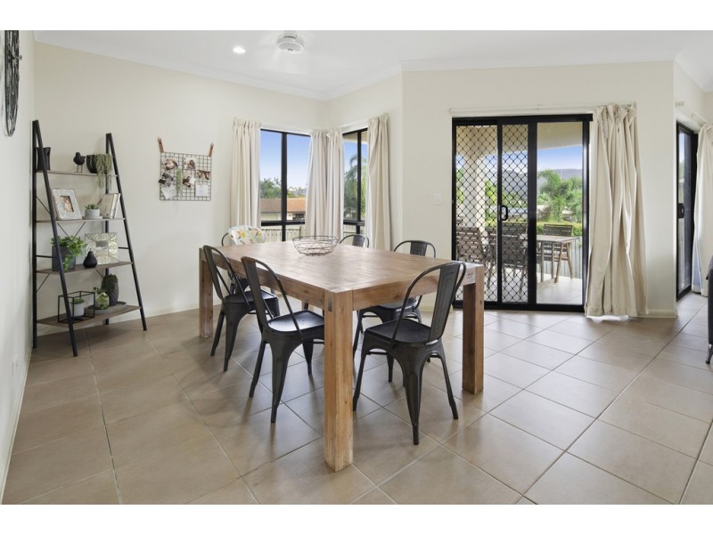 1/1 Ryben Court, Cannonvale QLD 4802