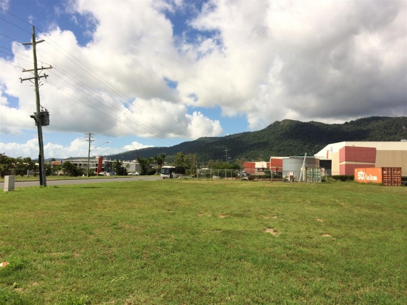 1 Myer Lasky Drive, Cannonvale QLD 4802