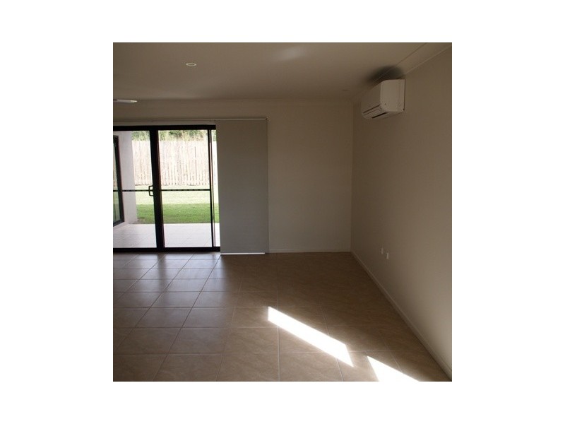 2/47 Endeavour Circuit, Cannonvale QLD 4802