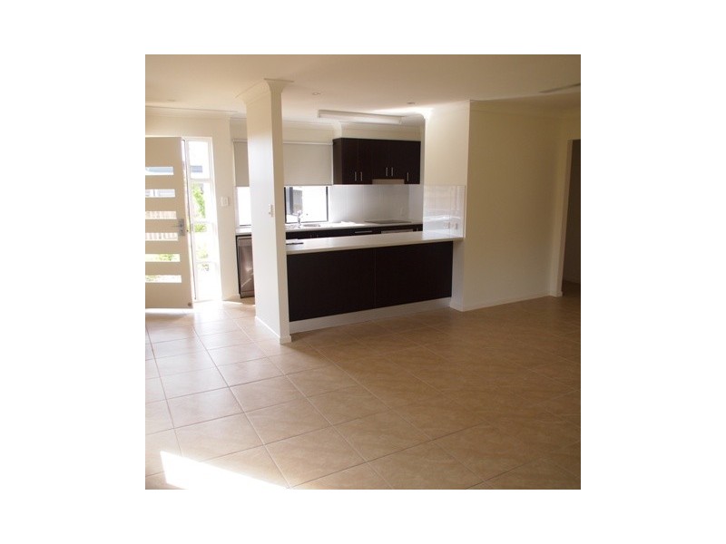2/47 Endeavour Circuit, Cannonvale QLD 4802