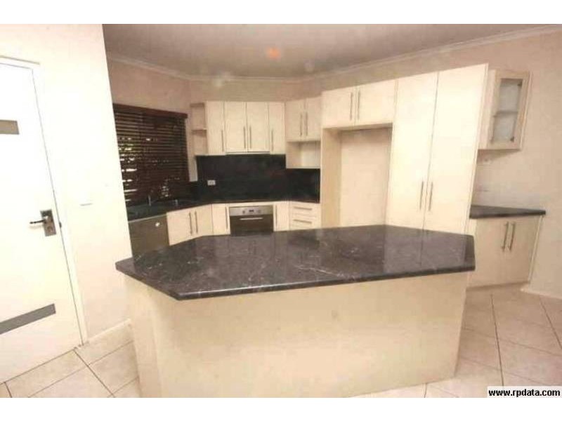 2/6 Salmon Court, Cannonvale QLD 4802