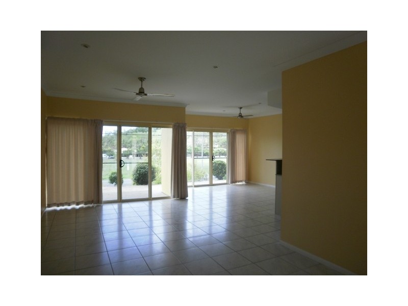 2/152 Shute Harbour Road, Cannonvale QLD 4802