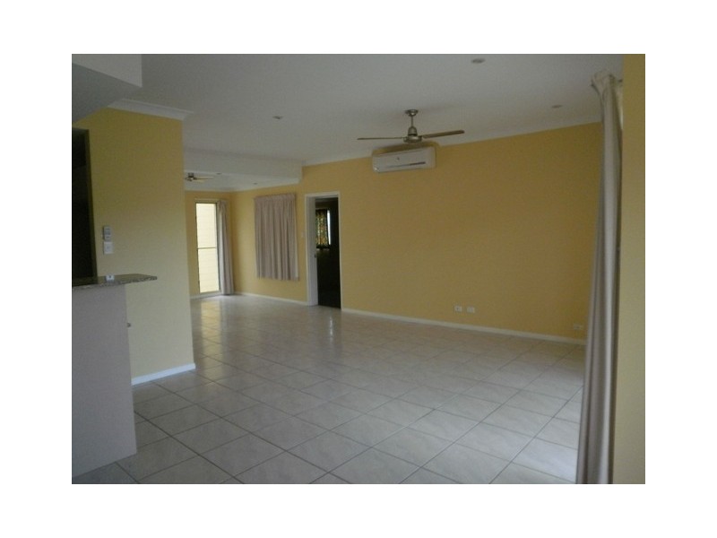 2/152 Shute Harbour Road, Cannonvale QLD 4802