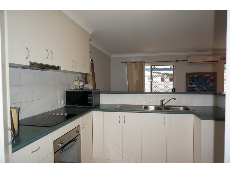 2/40 Banksia Court, Cannonvale QLD 4802