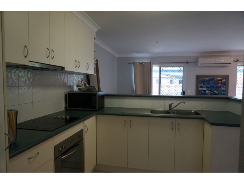 2/40 Banksia Court, Cannonvale QLD 4802