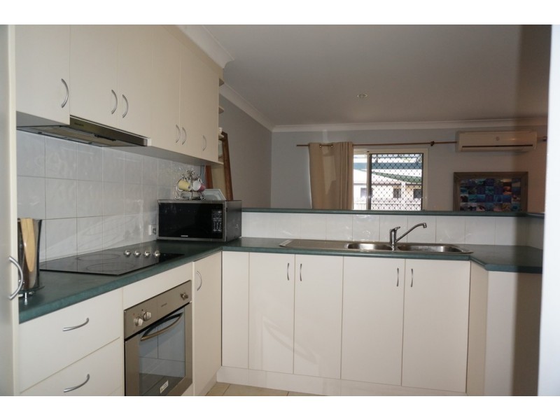 2/40 Banksia Court, Cannonvale QLD 4802