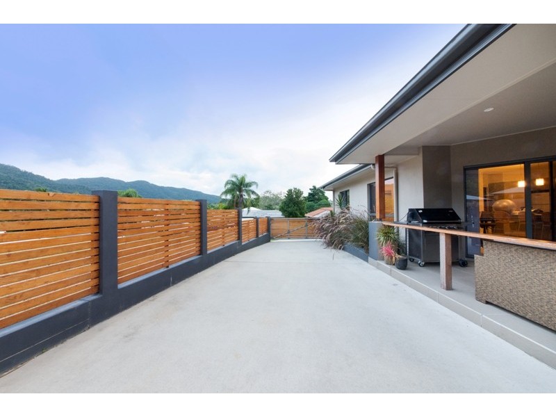 35 Valley Drive, Cannonvale QLD 4802