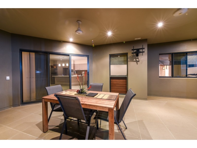 35 Valley Drive, Cannonvale QLD 4802