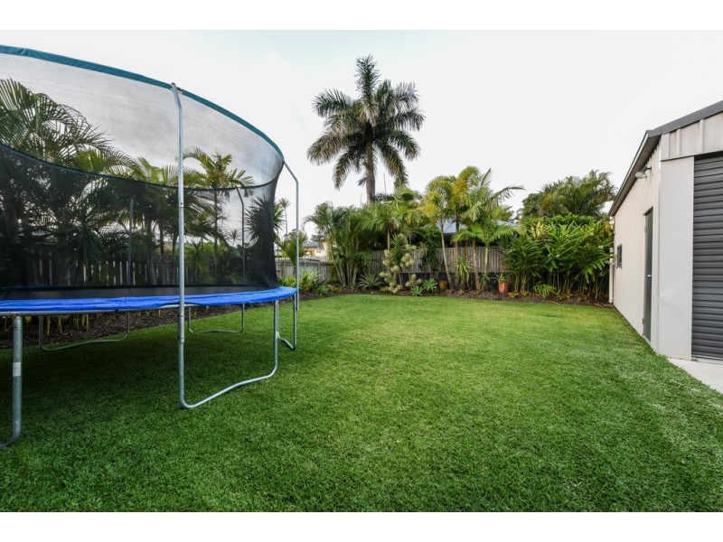 35 Valley Drive, Cannonvale QLD 4802