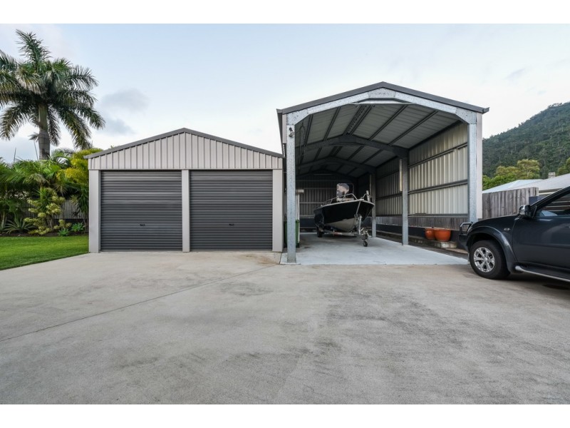 35 Valley Drive, Cannonvale QLD 4802