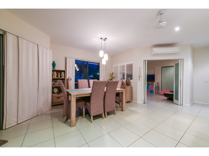 35 Valley Drive, Cannonvale QLD 4802