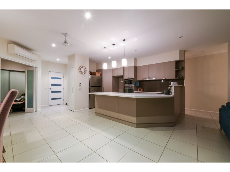 35 Valley Drive, Cannonvale QLD 4802