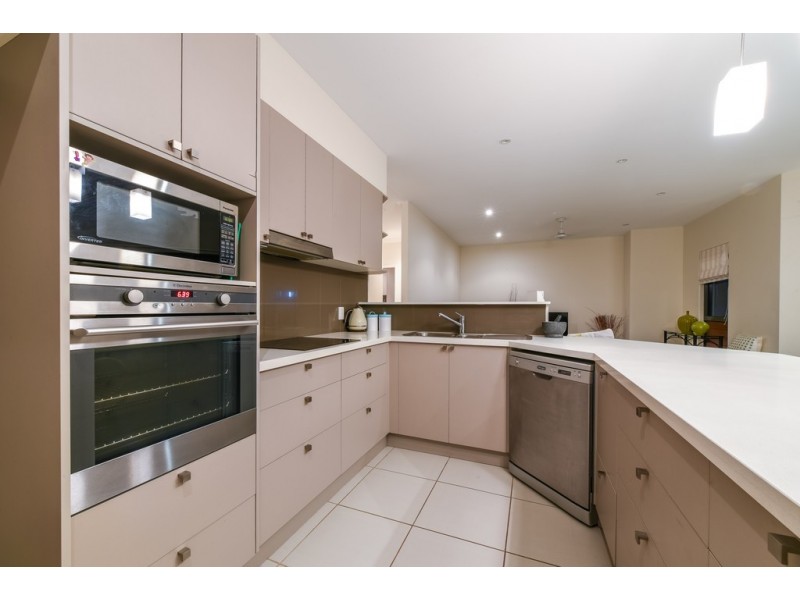 35 Valley Drive, Cannonvale QLD 4802