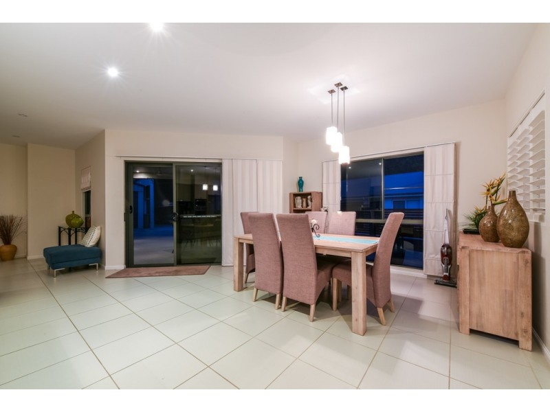 35 Valley Drive, Cannonvale QLD 4802