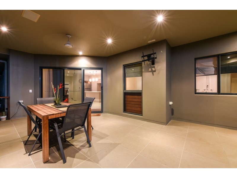 35 Valley Drive, Cannonvale QLD 4802